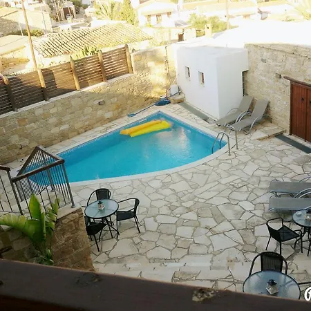 Daire Diamantos House