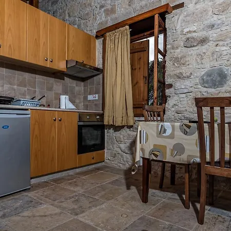 Daire Diamantos House *