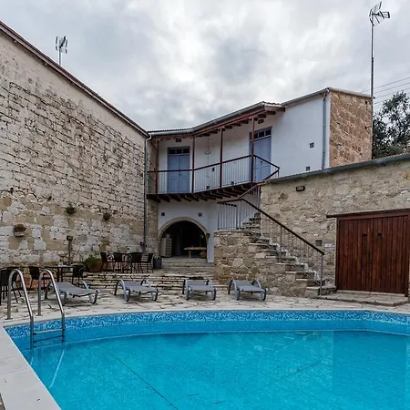 Daire Diamantos House *